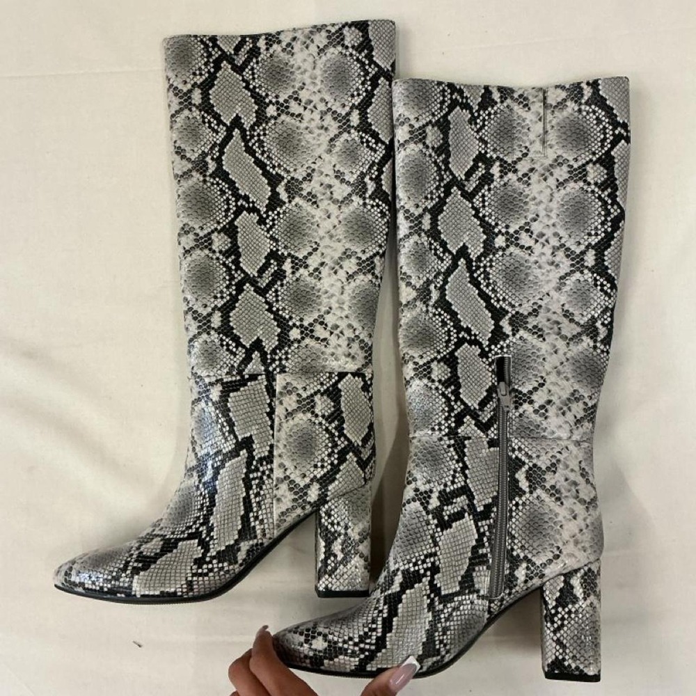 Brand new‎ with tags A New Day knee-high boots
